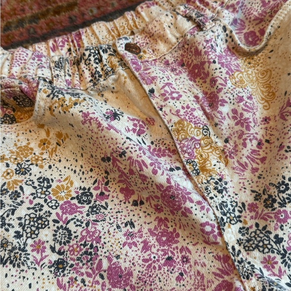 Pilcro Jean Shorts with Relaxed Fit - Picture 2 of 4